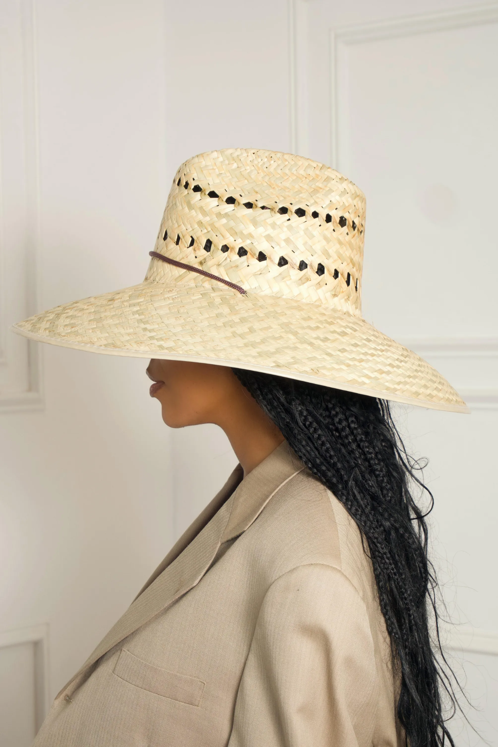 Big Straw Hat w/tan edge