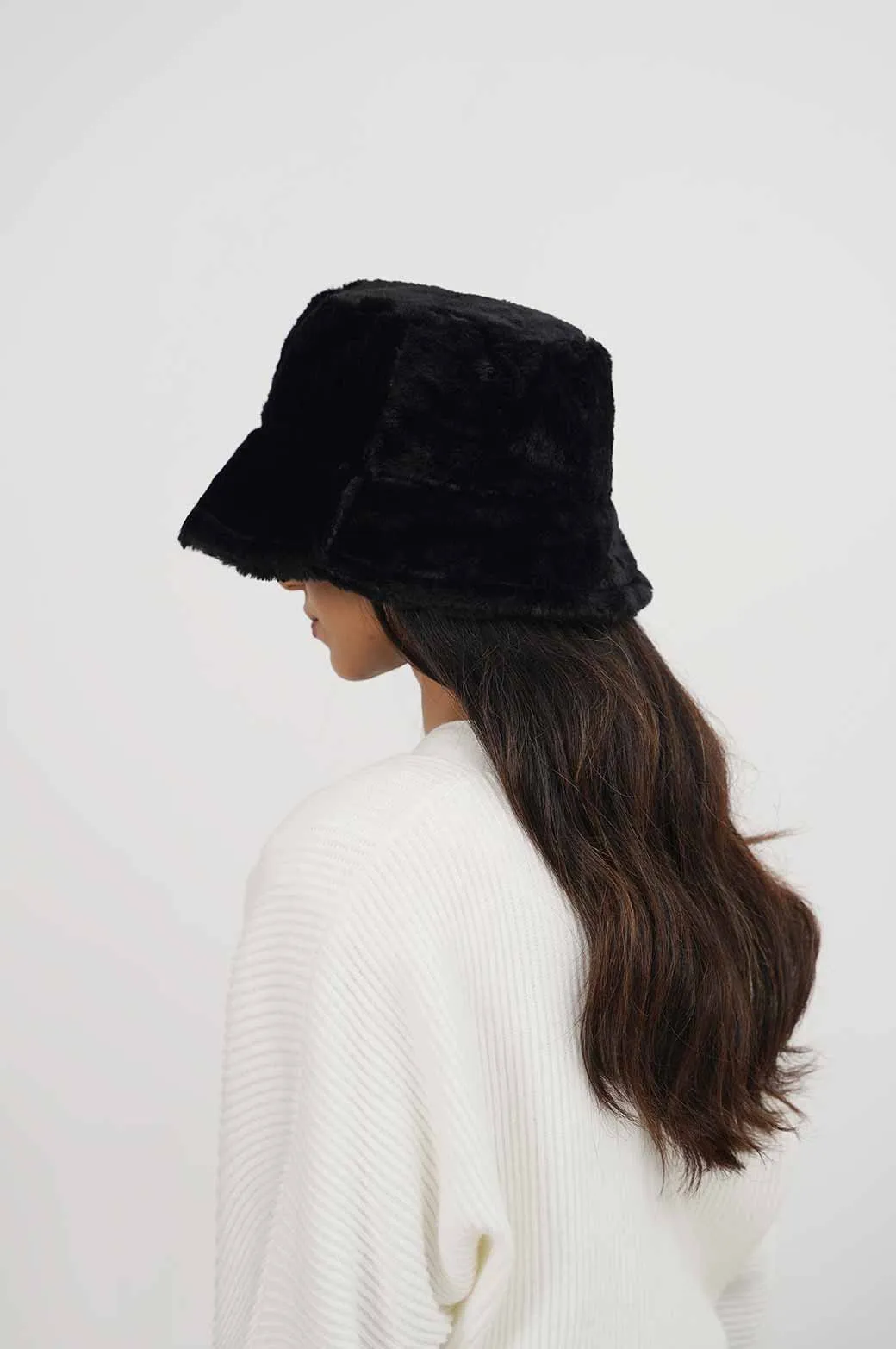 FUR BUCKET HAT