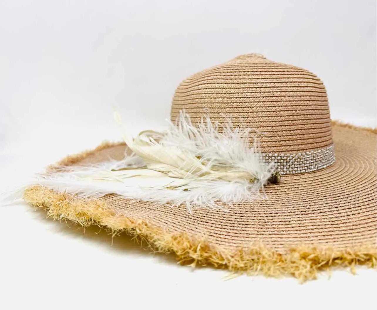 Judith March Tan/White Feather Straw Accessories Hat