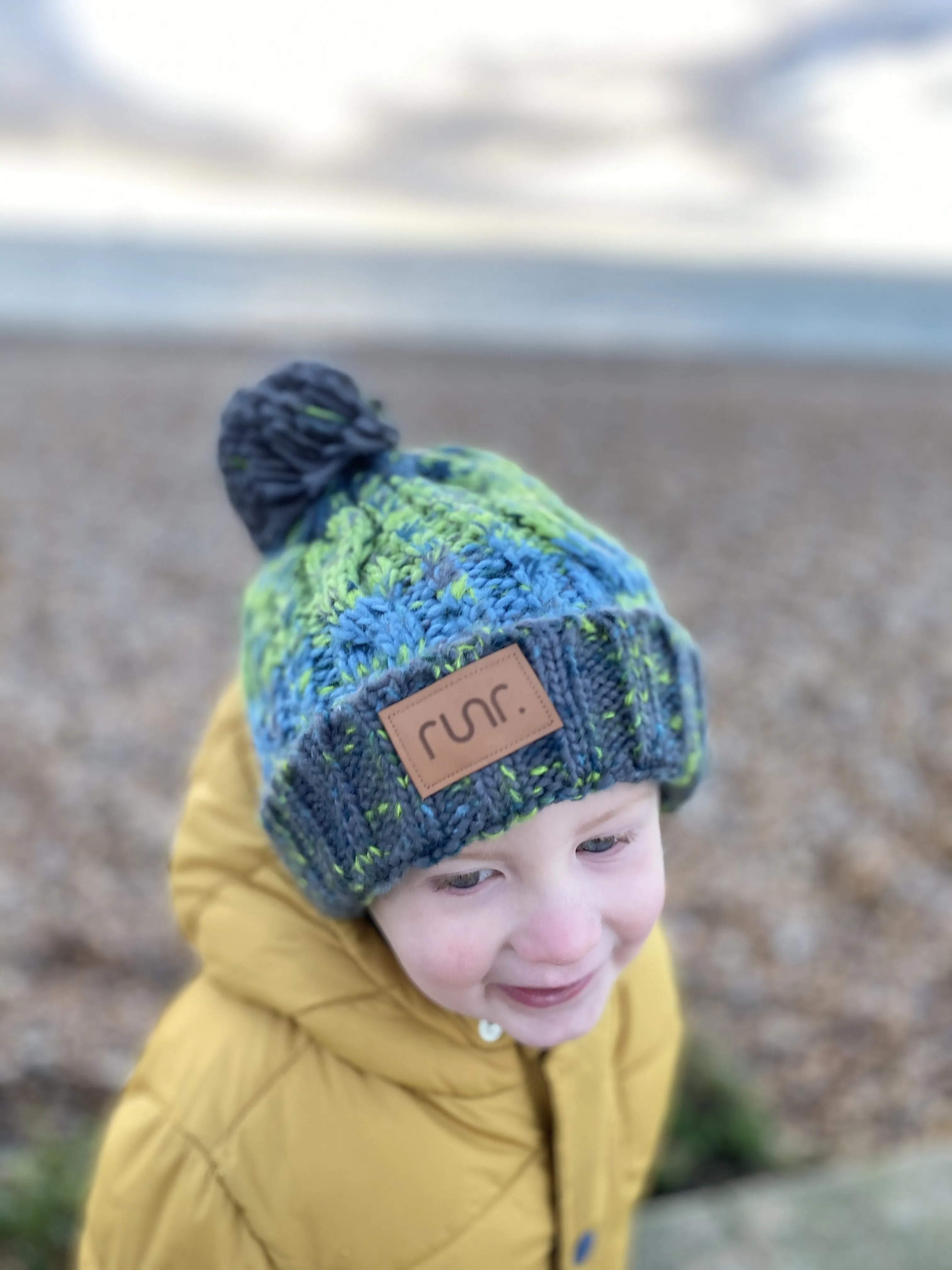 Junior Runr Winter Bobble Hat - Electric Grey