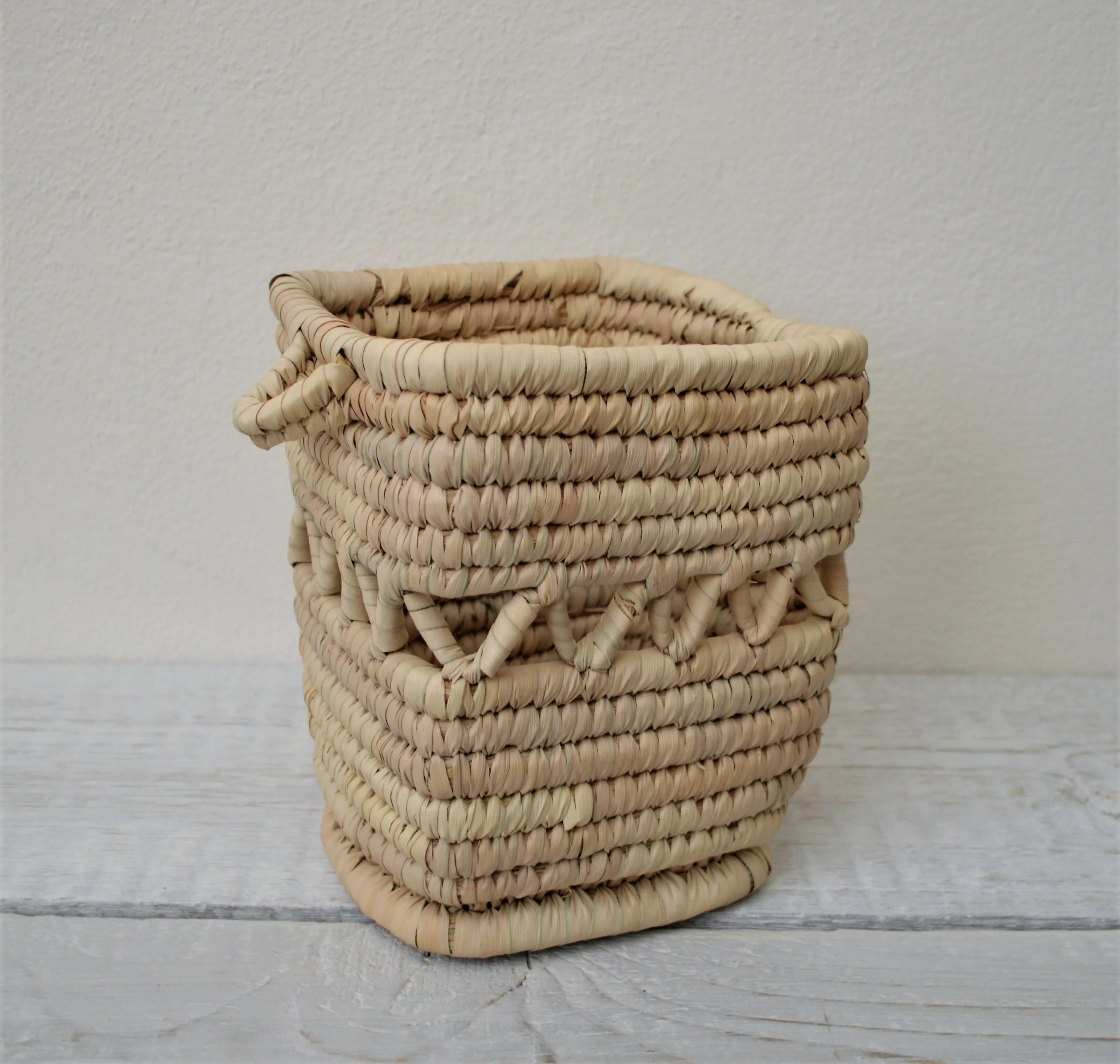 Woven straw vase, Table decor