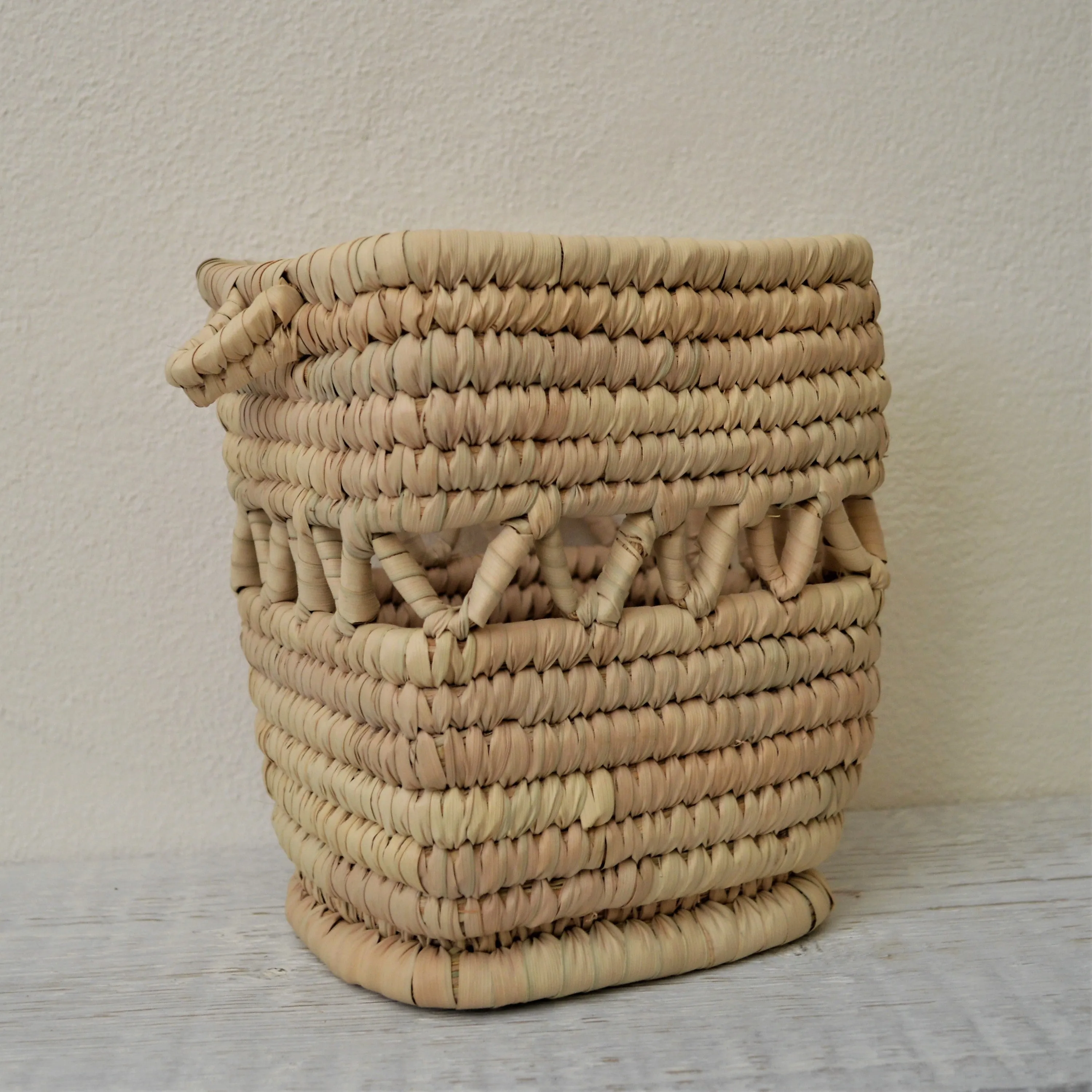 Woven straw vase, Table decor