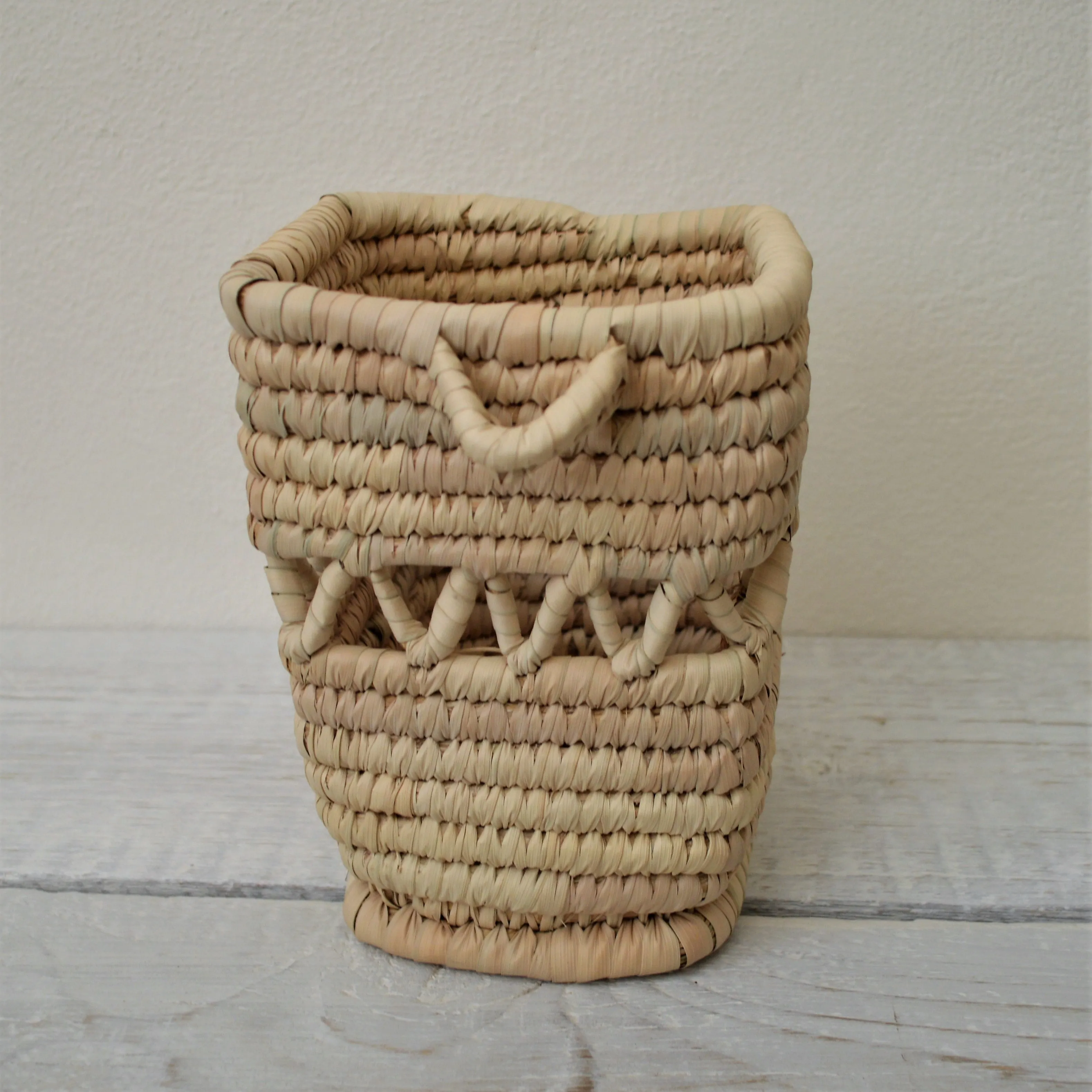 Woven straw vase, Table decor